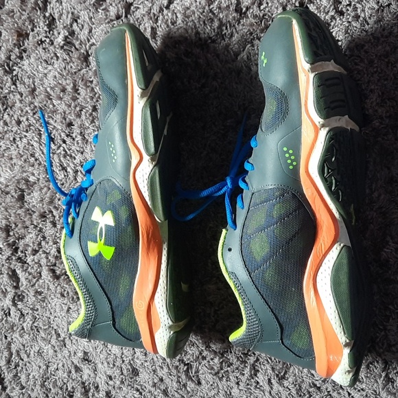 Under Armour shoes boys - Picture 4 of 6